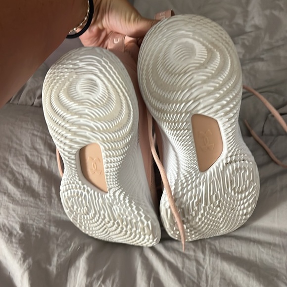 Pink Steph Curry’s - Picture 4 of 4